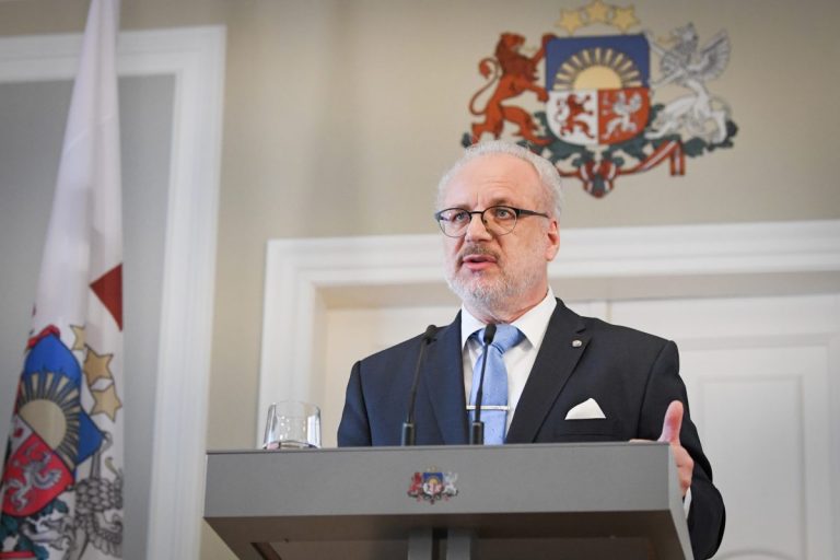 Видят не всю картину, а только свою «дорожку»: президент покритиковал работу министерств