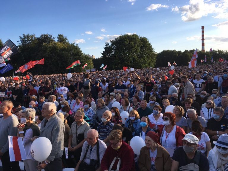 Митинг оппозиции в Минске собрал рекордное число белорусов (ФОТО и ВИДЕО)