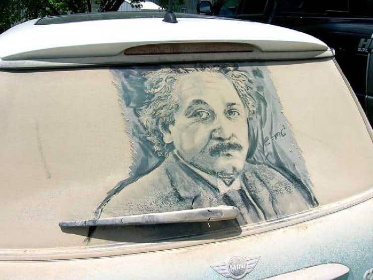 Рисунки на грязных машинах… так хороши, что мыть не хочется!