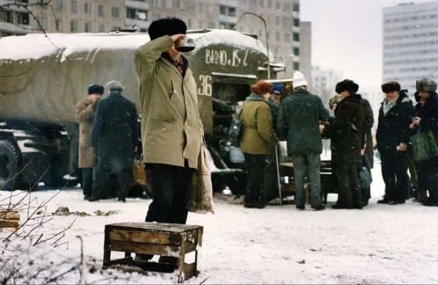 Торговля в 90-е — кто-то вспомнит, кому-то не понять (15 фото)