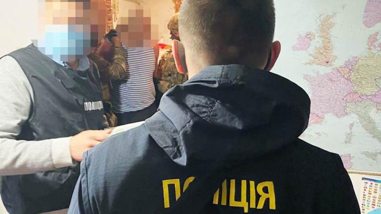 Украинского священника задержали за торговлю оружием