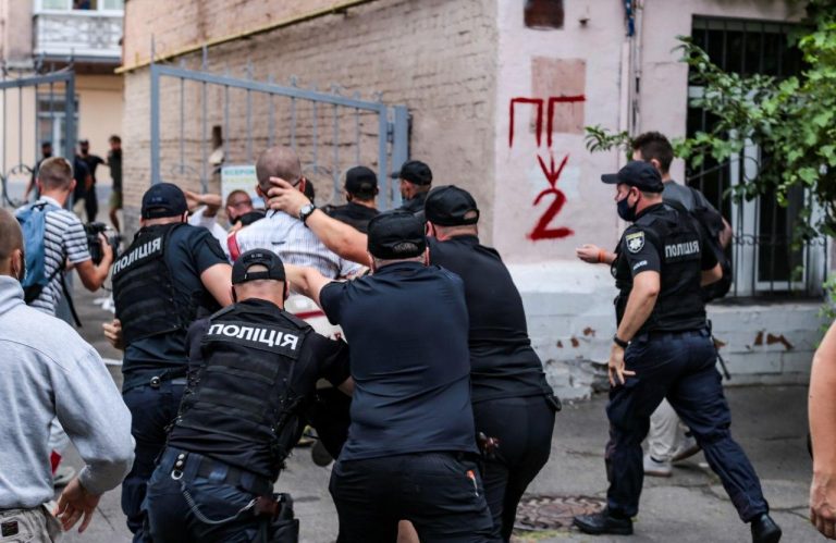 В Беларуси началась вторая волна протестов: центр Минска оцеплен, идут задержания