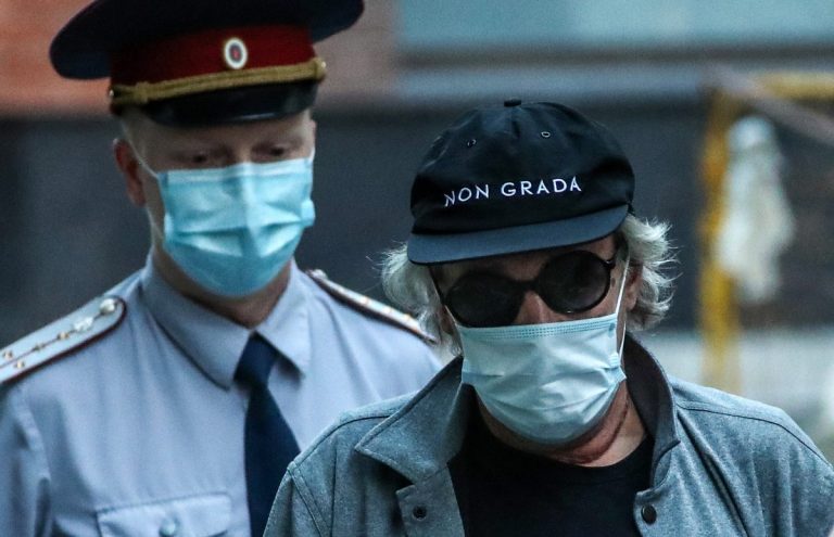 ВИДЕО: Ефремова увезли из суда на «скорой»