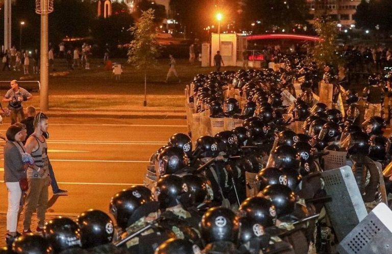 Жительница Минска: люди боятся выходить на протесты – там чуть ли не убивают