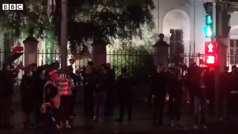 ФОТО и ВИДЕО: у посольства Беларуси в Москве проходит акция протеста