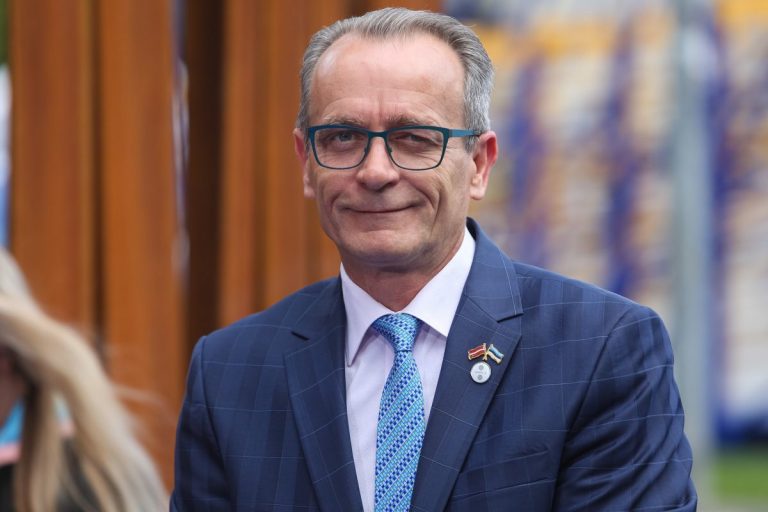 Свергали диктаторов, побеждали оккупацию: Расначc об августе в мировой истории