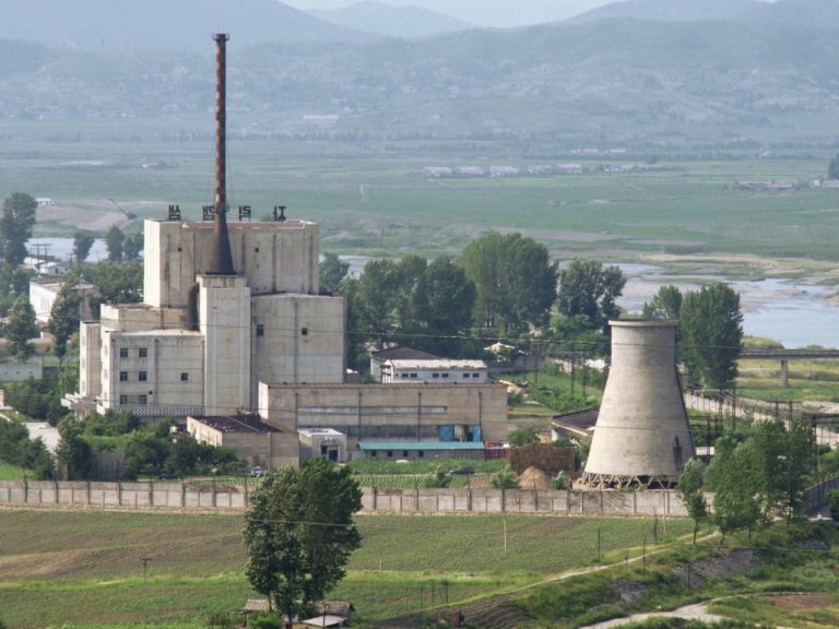 Главный ядерный объект КНДР оказался под угрозой затопления