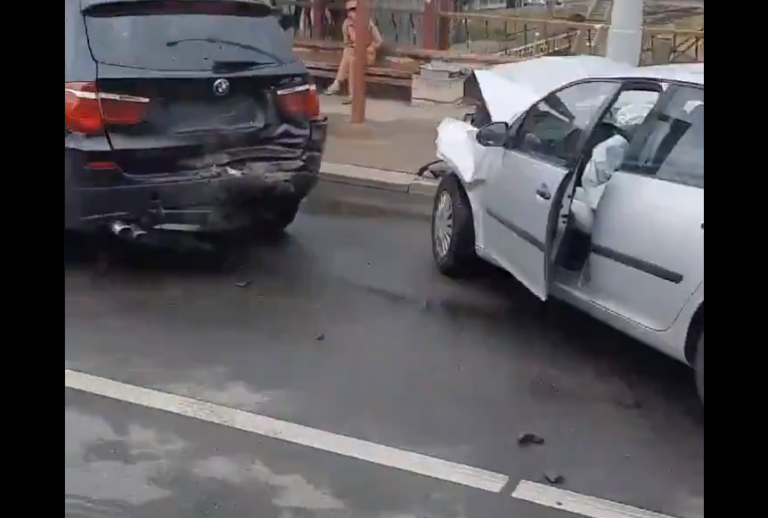 ВИДЕО: четыре машины столкнулись на Земитанском мосту