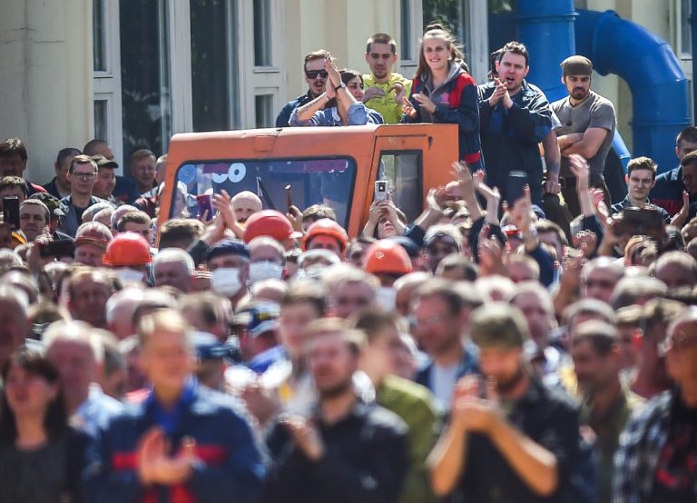 Акции протеста возобновились: на улицы Минска вышли медики, простаивают рабочие заводов