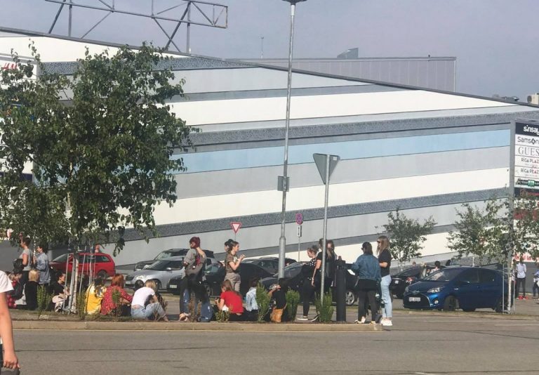 ФОТО: в т/ц Riga Plaza эвакуировали посетителей