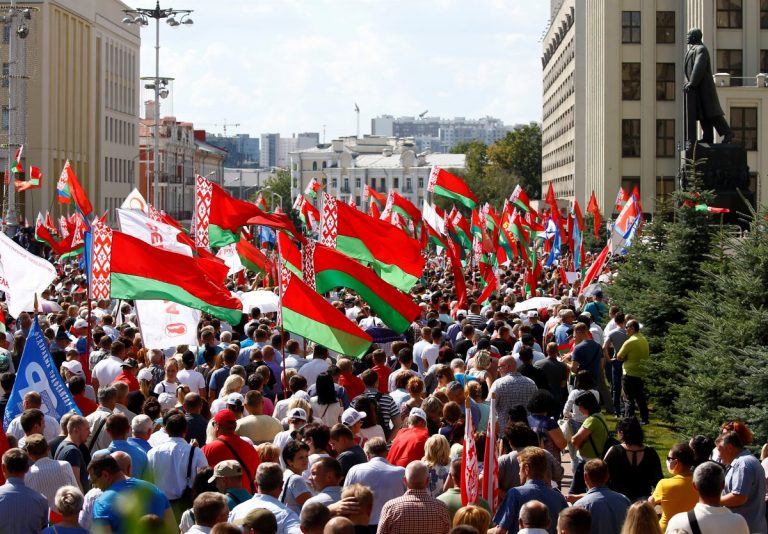 В Минске проходит первый митинг в поддержку Лукашенко