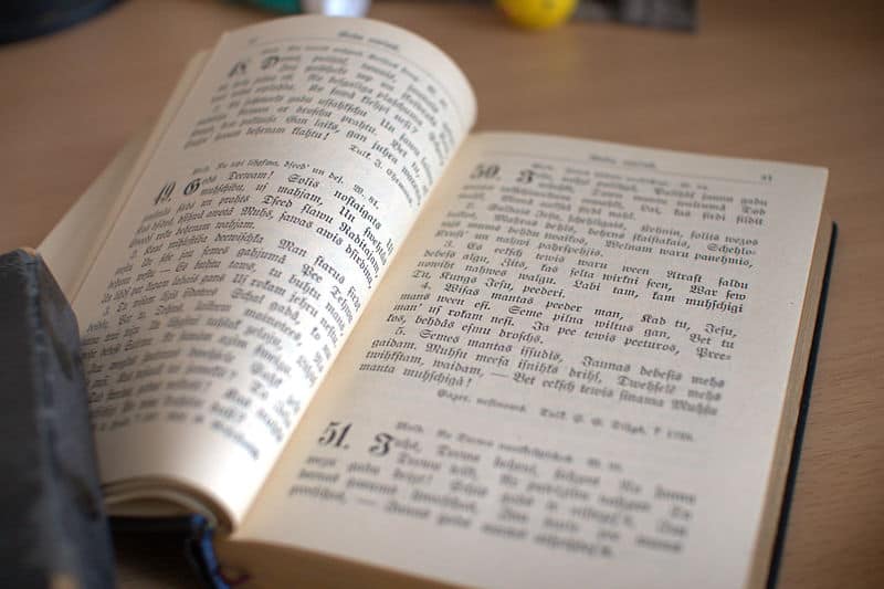 Поэт Юрий Касянич: учить язык было легко, я жил хоть и в советской, но Латвии