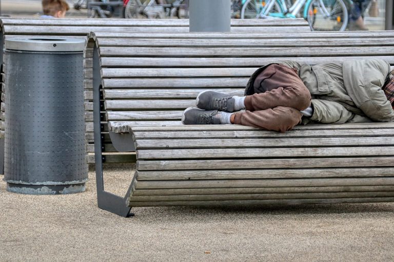 В Латвии на сегодня 83,5 тыс. безработных. Из-за COVID работы лишились более 11 тыс. человек