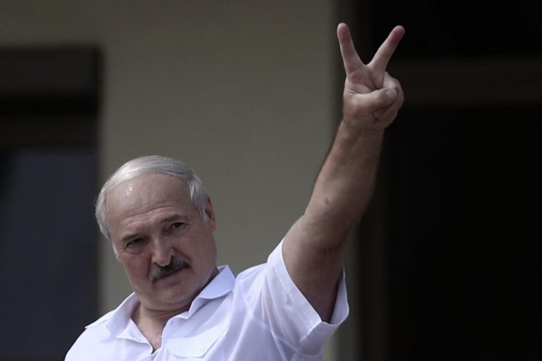 Лукашенко назвали в Европарламенте персоной нон грата