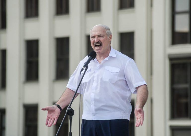 Лукашенко обвинил оппозицию в попытке захвата власти