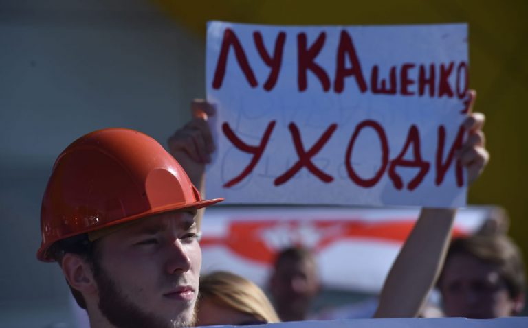 Лукашенко: войска Беларуси на западных границах привели в полную боевую готовность