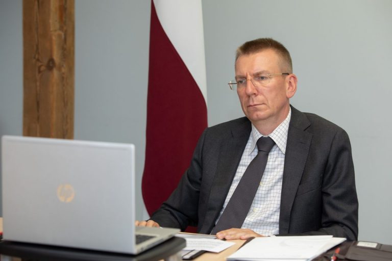 Экс-депутат Сейма: дипломатия Латвии всегда была опоздавшей