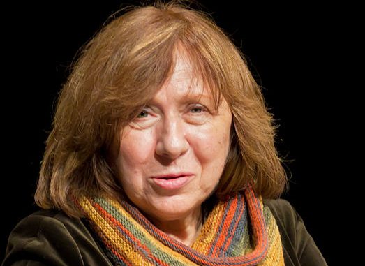 «Все, что мы делали, абсолютно законно»: Алексиевич пытались допросить в СК Беларуси