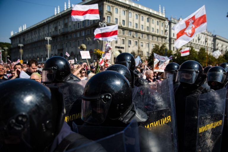 Помощник Лукашенко: с оппозицией вести диалог не будем