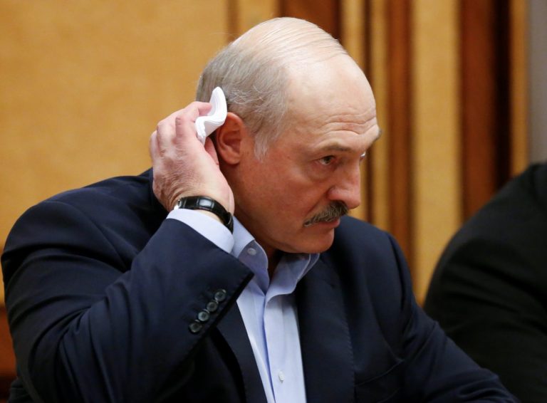 Власти Беларуси обещают дать адекватный ответ на санкции стран Балтии