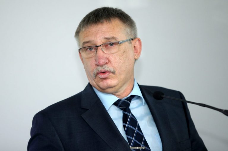 KNAB просит привлечь к ответу экс-генпрокурара Калнмейерса за разглашение секретной информации