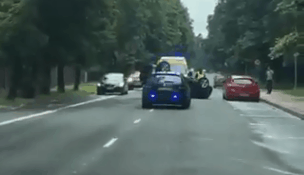 ВИДЕО: ДТП в Межапарке, машина перевернулась на крышу