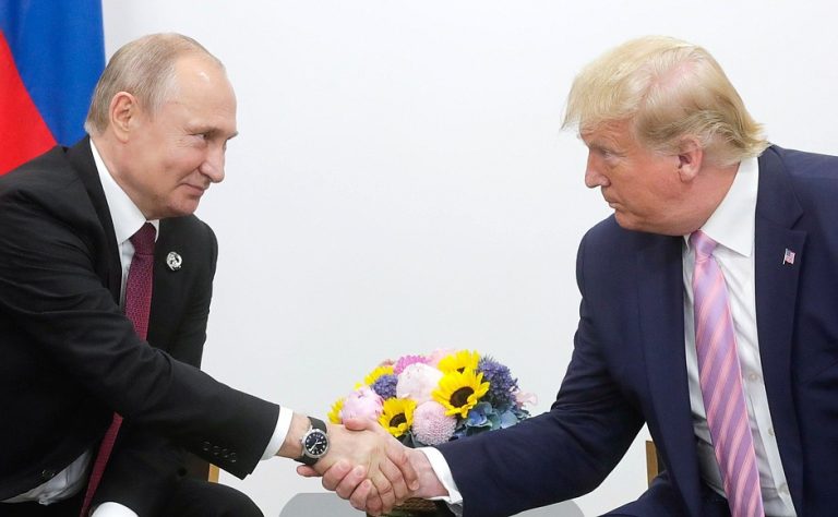 «Ссыт, чует пахана»: журналист рассказал об отношениях Трампа и Путина