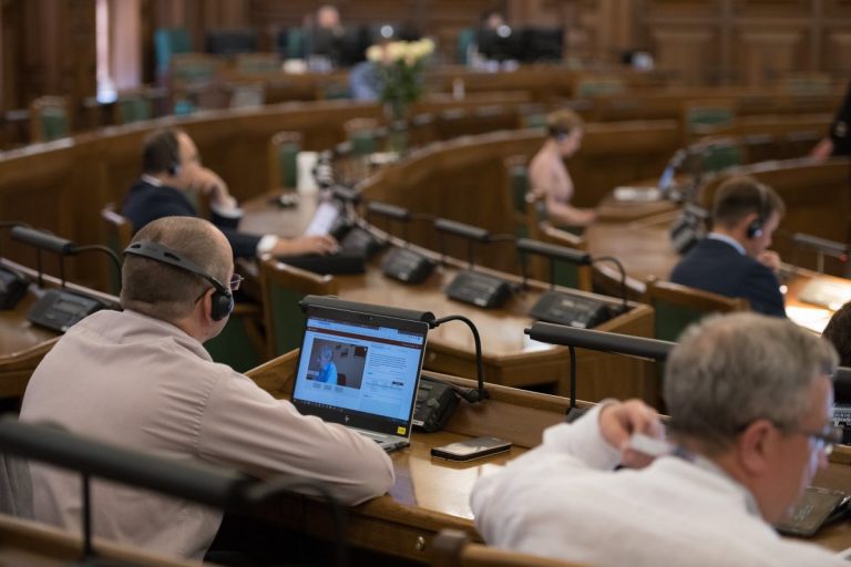 Уровень недоверия рейтингам политических партий поднялся до рекордного уровня