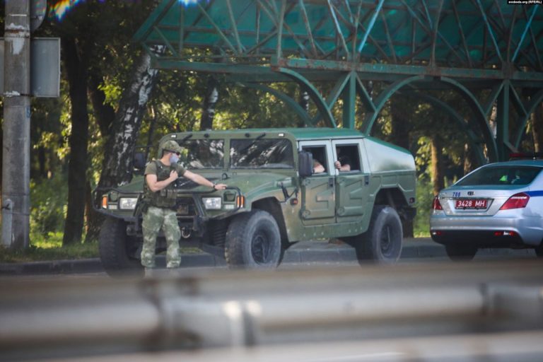 В Минск сгоняют военную технику (ВИДЕО)