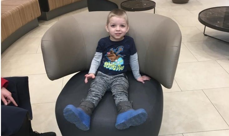 «Зеленая лампа»: для 3-летнего Валтерса собрано две трети нужной на лечение суммы