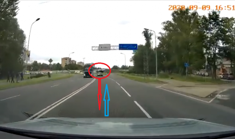 «Стало страшно!»: смертельно опасный маневр водителя в Риге попал на видео