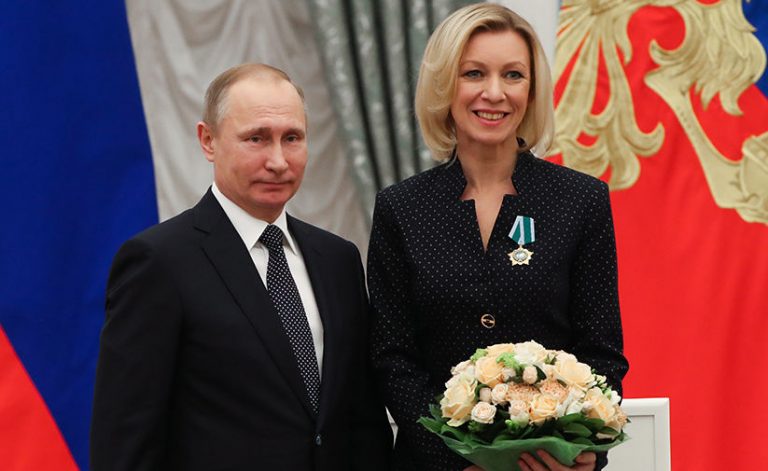 Путин извинился перед президентом Сербии за неудачную шутку Марии Захаровой