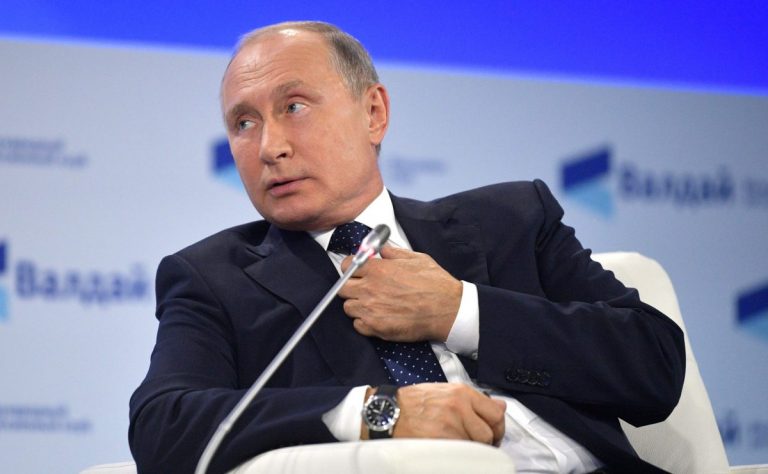 Политики, верующие и Донцова: полная подборка всех извинений Путина