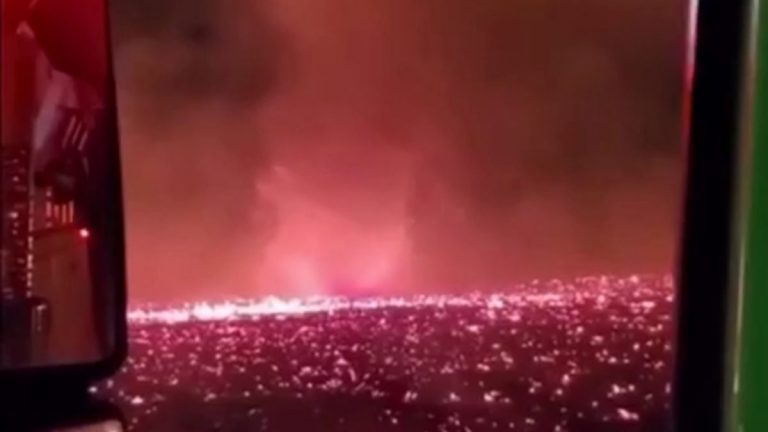 ВИДЕО: очевидцы засняли разрушительный огненный смерч в США