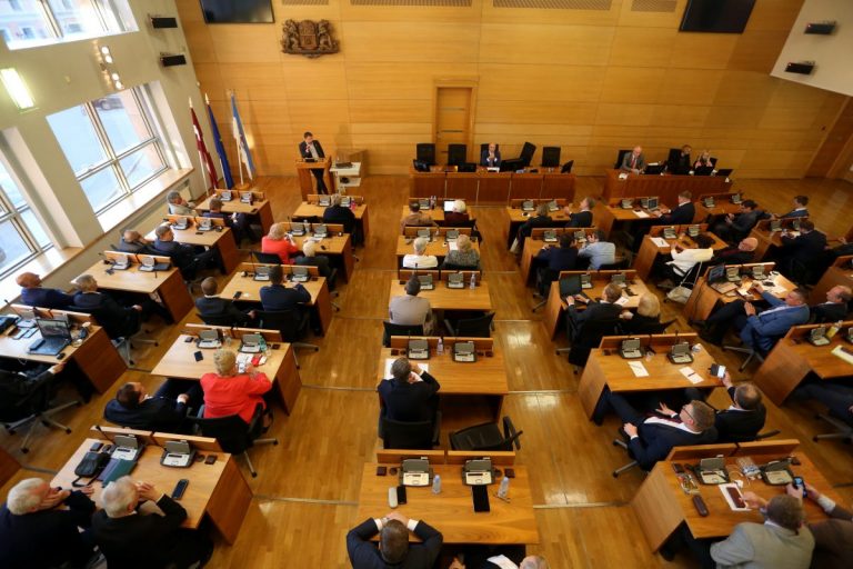 Временная администрация Риги потребует у депутатов вернуть 12 тысяч евро