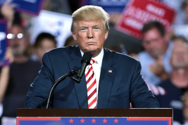 Трампу отправили письмо с ядом, ФБР проводит расследование