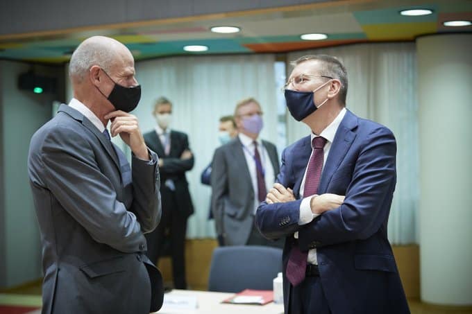 Главы МИД стран ЕС не признали легитимность Лукашенко, но санкции так и не ввели