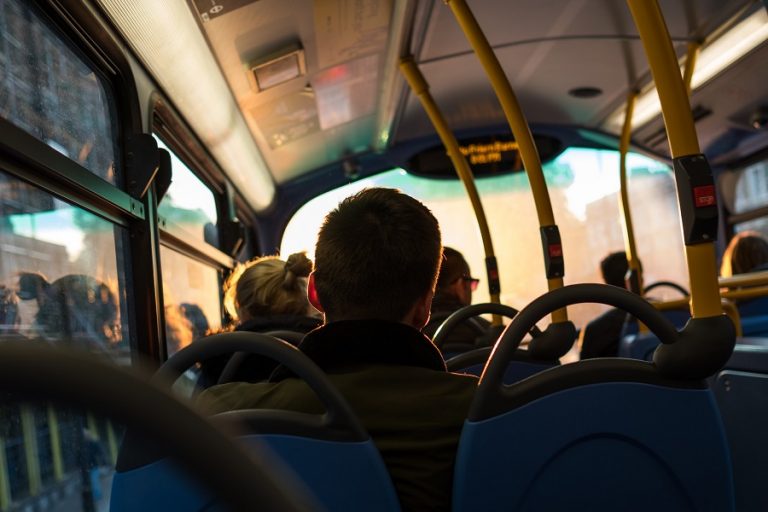 СOVID-19 в рижском автобусе: пассажиров 50-го маршрута призвали следить за здоровьем