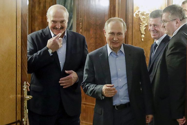Стоит ли Лукашенко бояться «Новичка»? Гозман предположил месть Путина за тайную инаугурацию