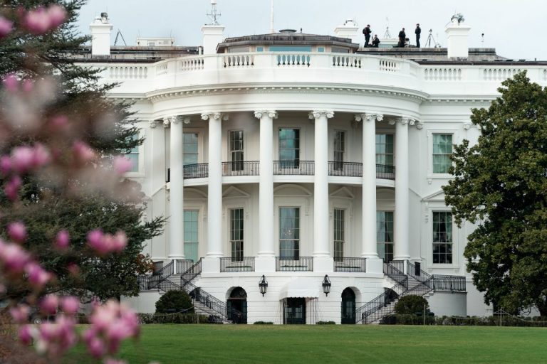 Дональд Трамп не ганатирует, что покинет Белый дом в случае поражения