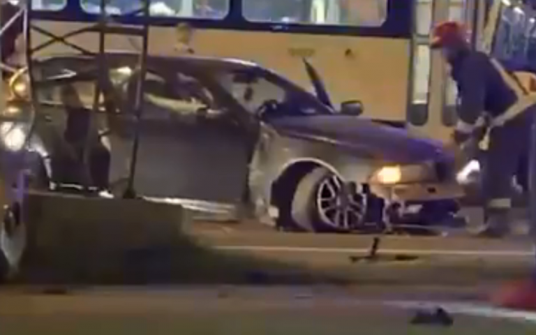 В Риге произошла авария, водитель сбежал с места ДТП (ВИДЕО)