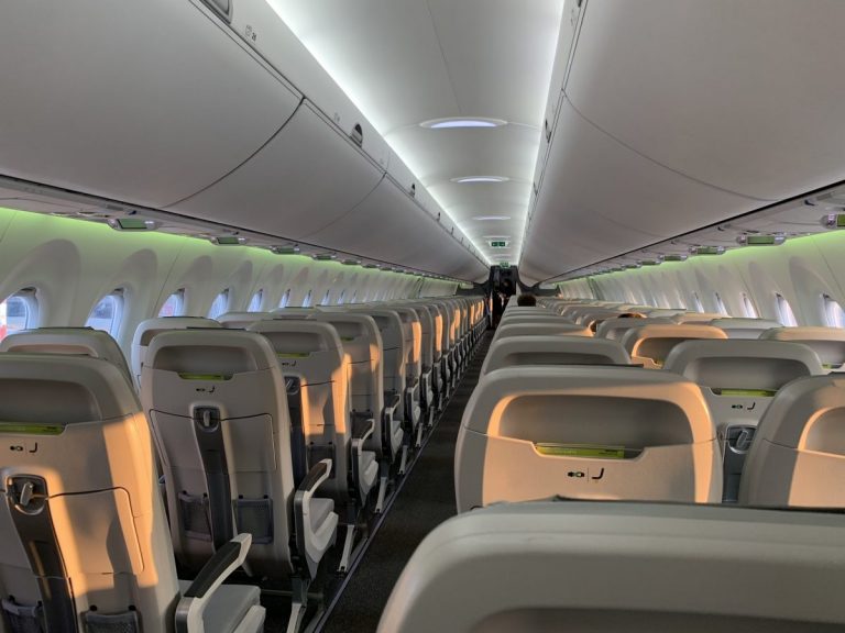ФОТО: airBaltic гоняет в Европу пустые самолеты. Так выглядит рейс в Хорватию