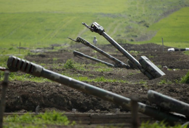 Из-за Карабаха в Армении объявлено военное положение