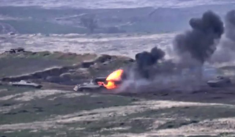 ВИДЕО: Армения и Азербайджан публикуют кадры уничтожения техники и складов противника