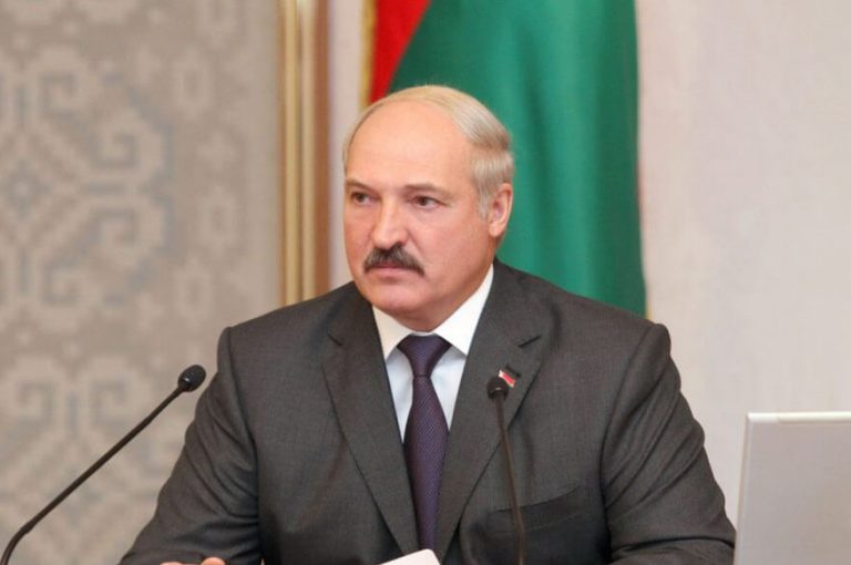 «Займись своей страной»: Лукашенко ответил Макрону на призыв покинуть пост