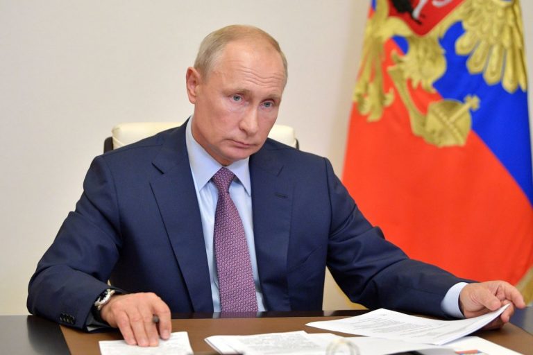 Путин обратился к россиянам в связи с COVID-19 (ВИДЕО)