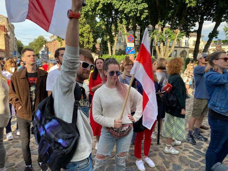 «Свобода слова важнее стабильности»: слушательница Baltkom выразила солидарность с протестующими в Беларуси