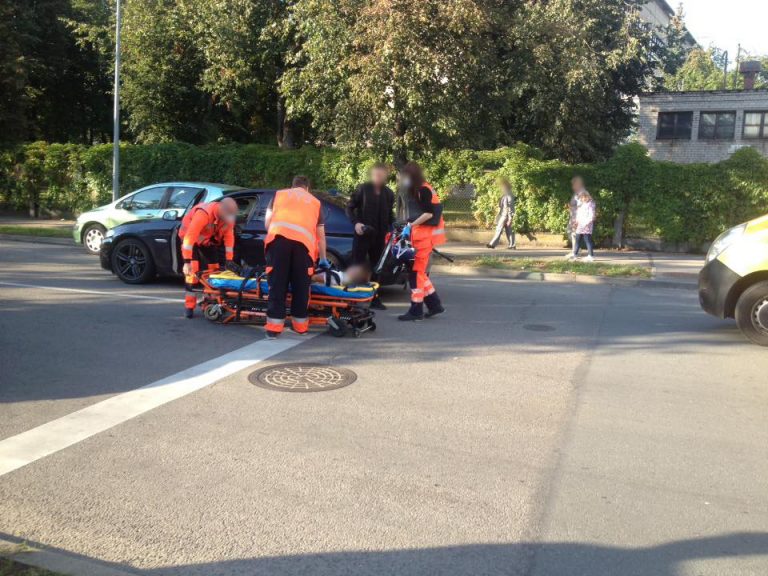 ФОТО: в Кенгарагсе водитель сбил ребенка на самокате