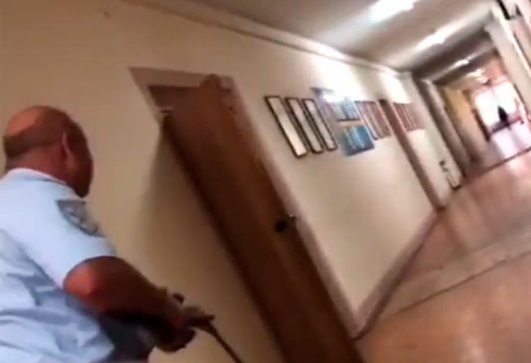 ВИДЕО: в России начальник отдела полиции расстрелял подчиненных за плохие показатели