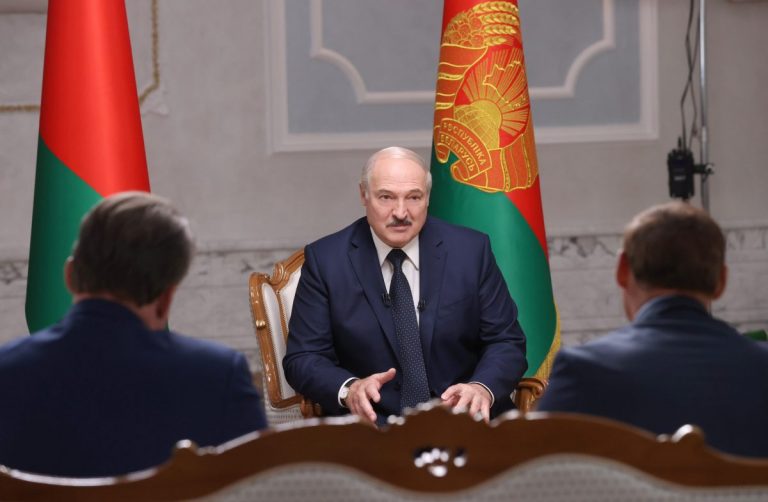 Лукашенко признал себя «пересидевшим», но отказался уходить «просто так»